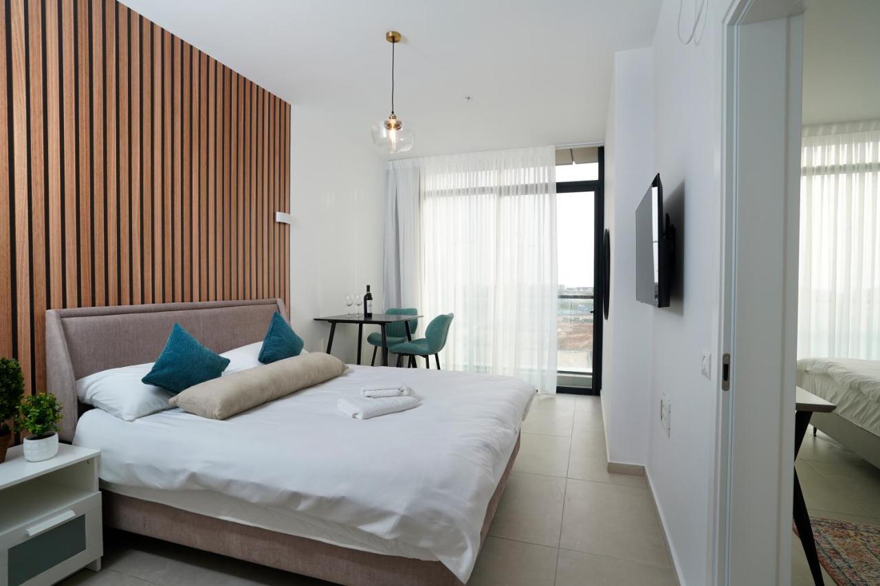 Hi-Yam Seaview Apartments & Suites - יש ממ"ד Bat Yam Dış mekan fotoğraf