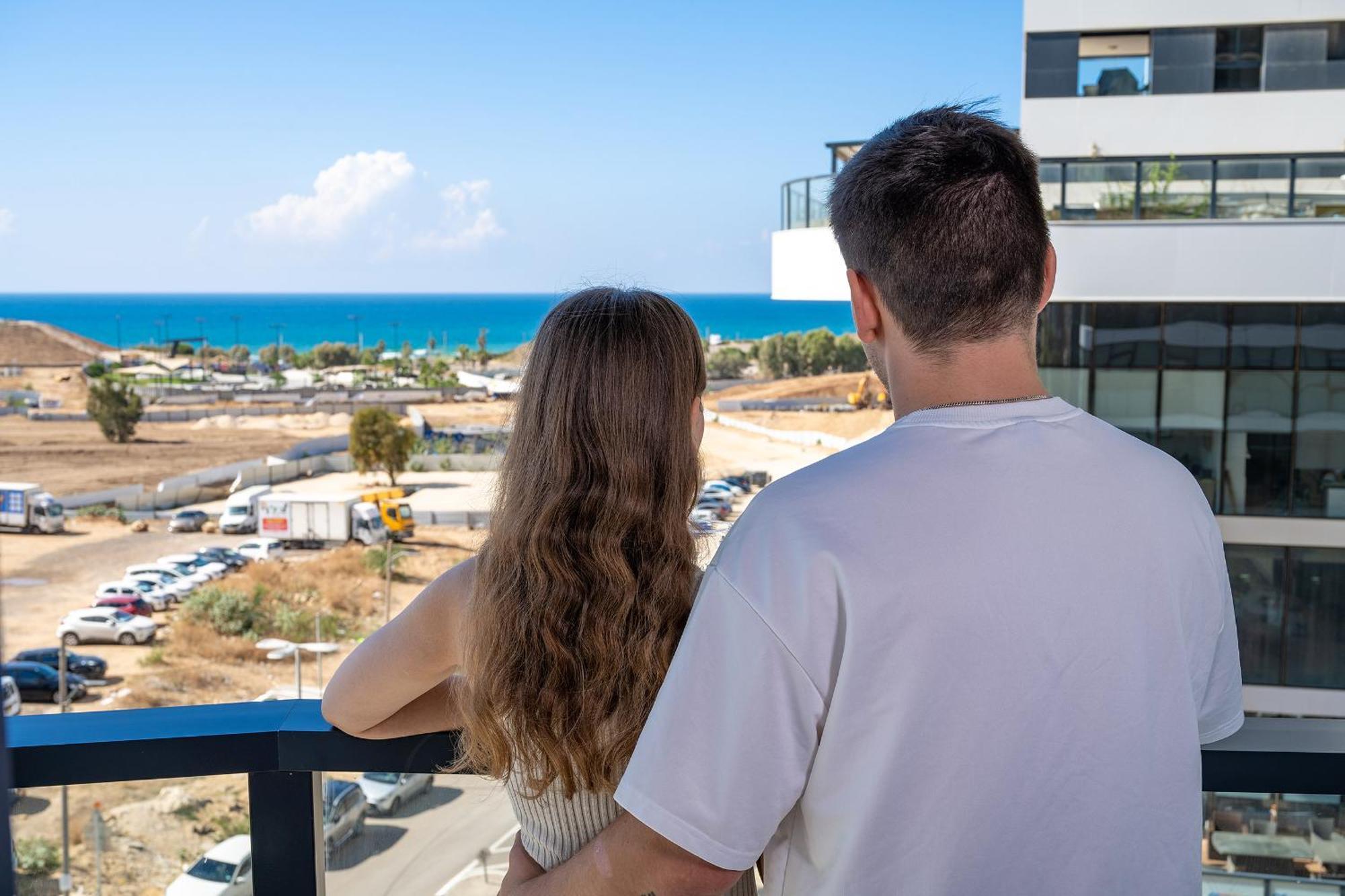 Hi-Yam Seaview Apartments & Suites - יש ממ"ד Bat Yam Dış mekan fotoğraf