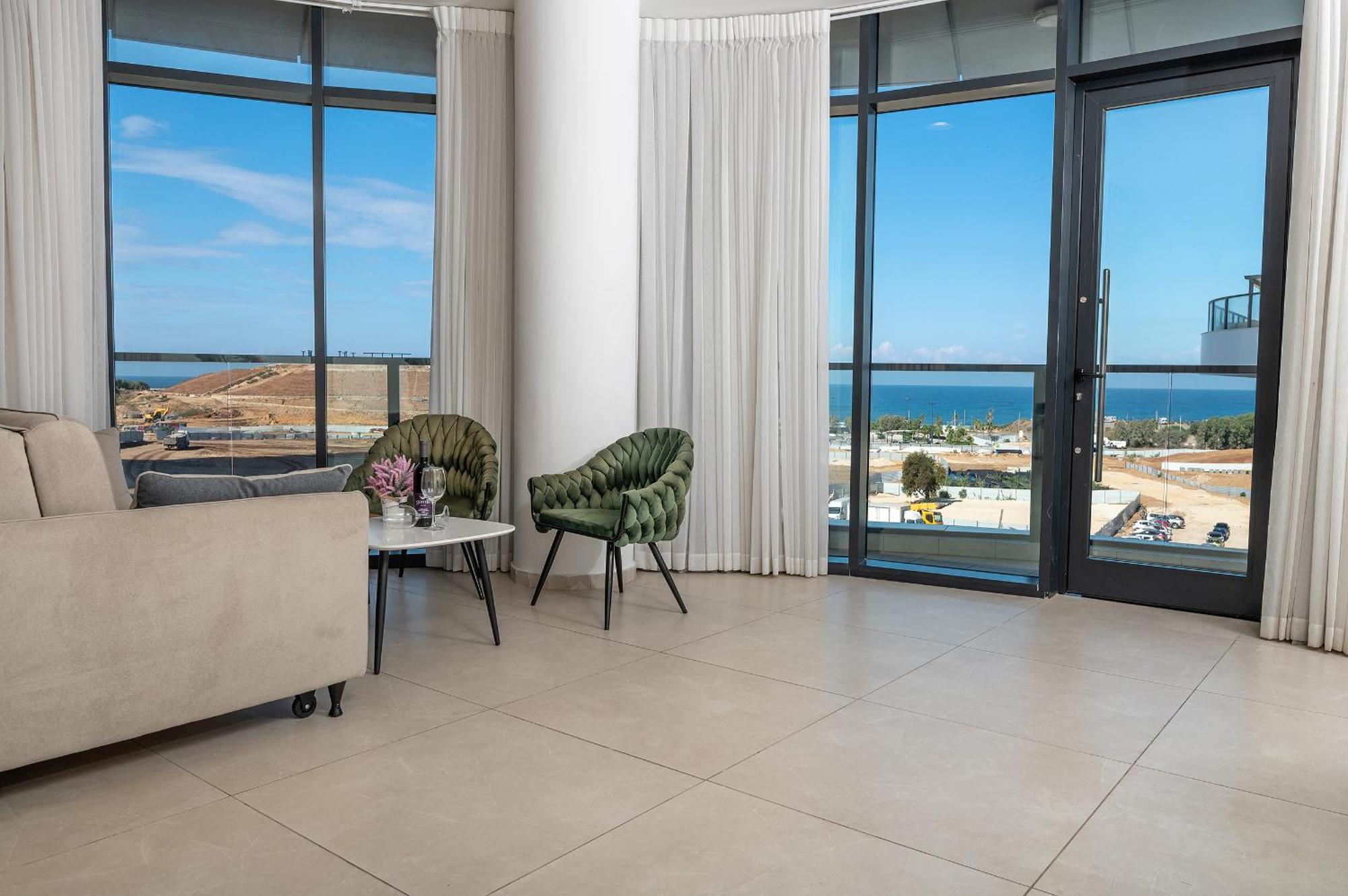 Hi-Yam Seaview Apartments & Suites - יש ממ"ד Bat Yam Dış mekan fotoğraf